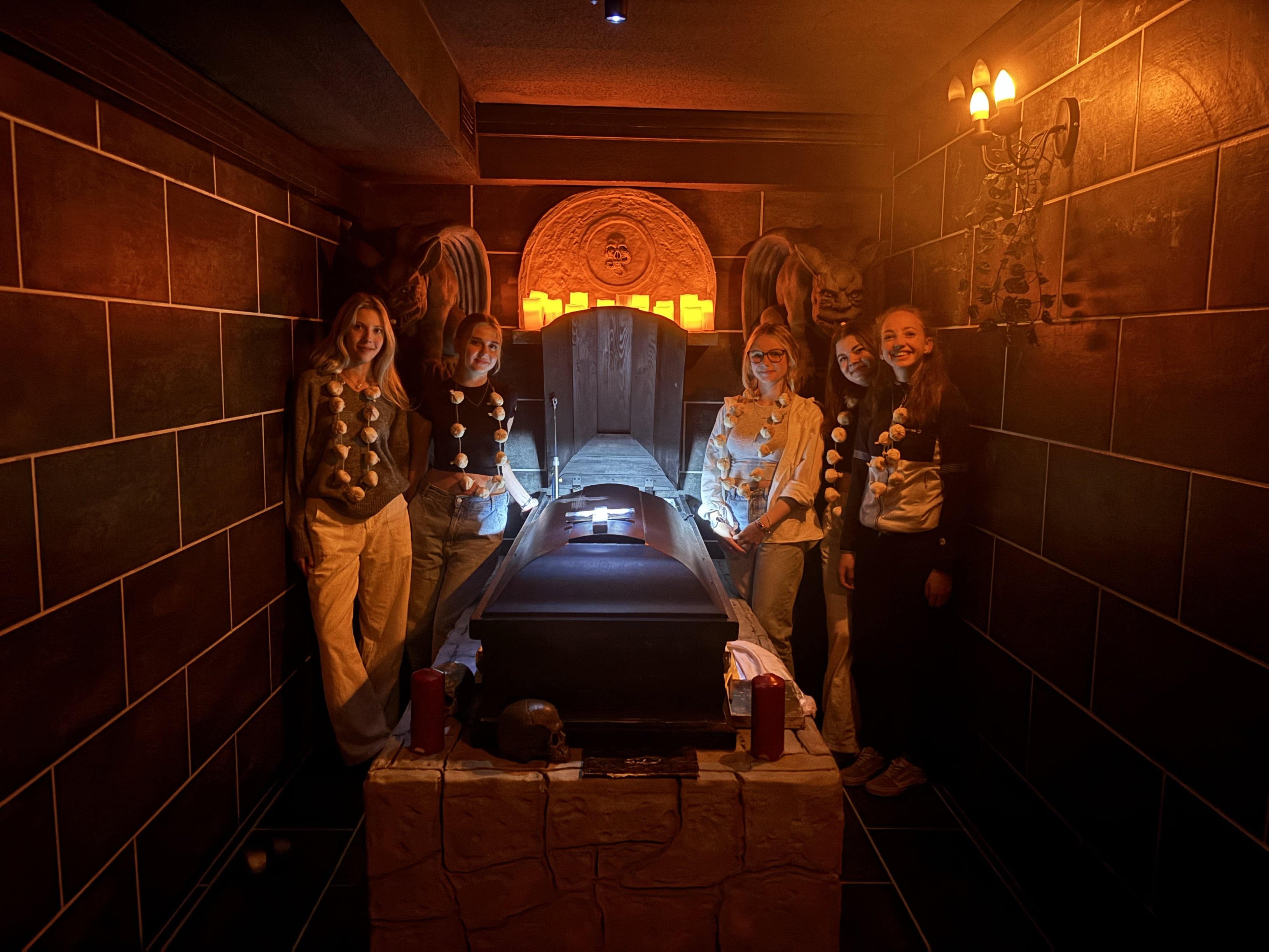 Spannung, Grusel und ganz viel Gelächter – Die Peers-Schülerinnen im Scavenger Escape Room Salzburg