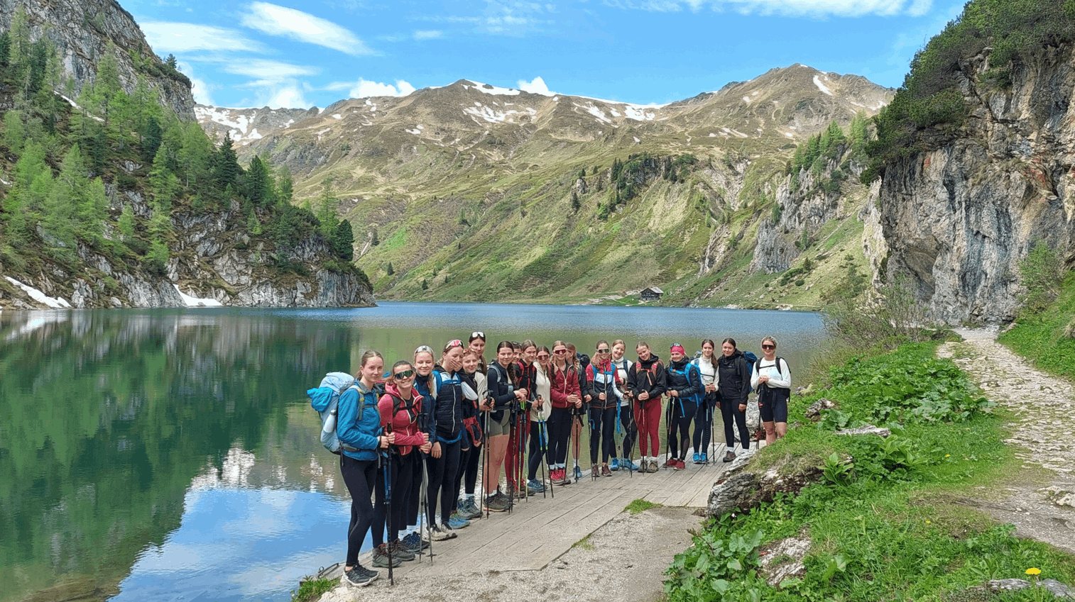 Abenteuer, Teamgeist und Hüttenzauber: 2. Jahrgang des Elisabethinums auf erlebnisreicher Well & Active-Exkursion