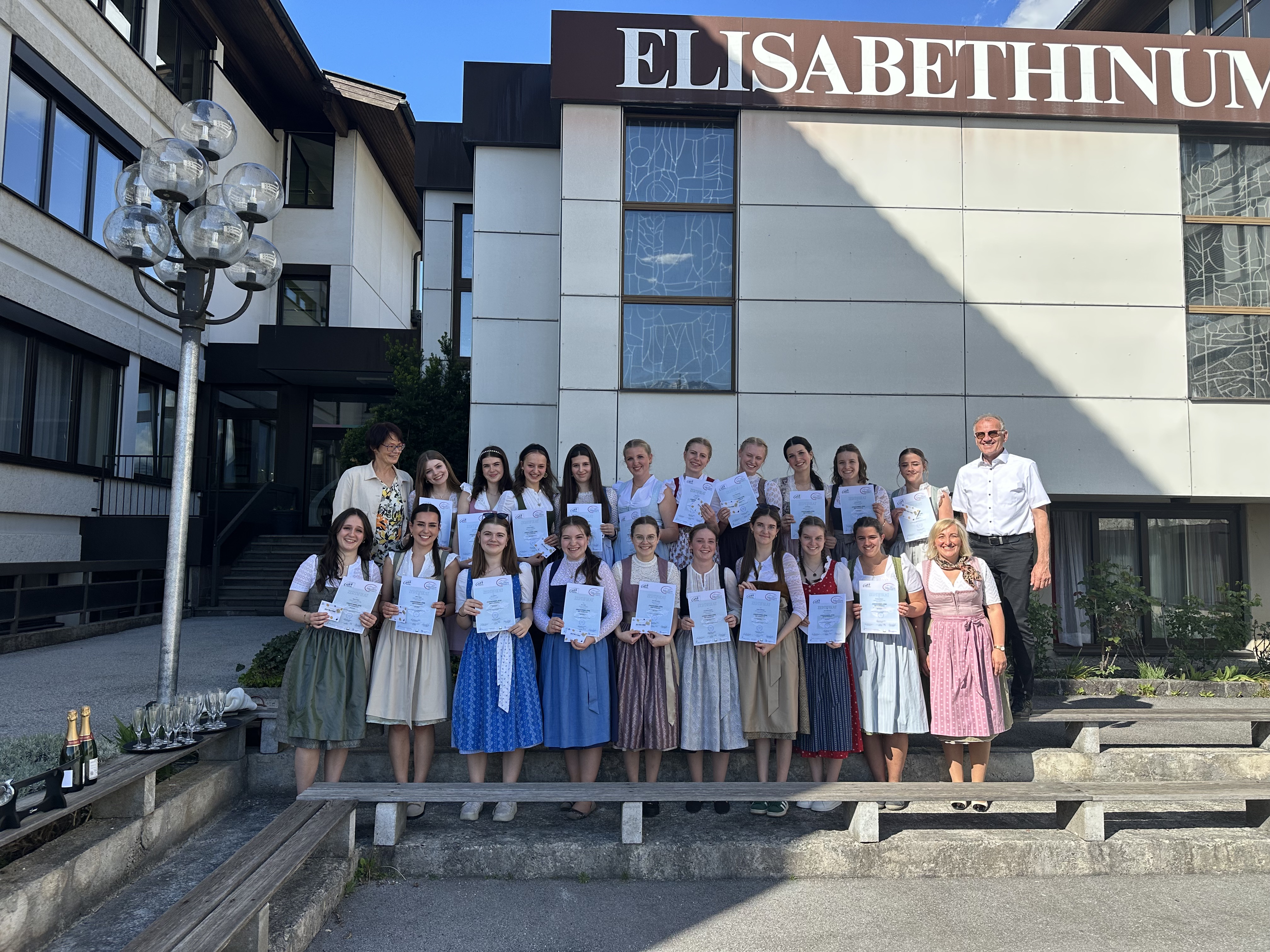 Erfolgreiche Jungsommelière-Prüfung an der HLW Elisabethinum St. Johann
