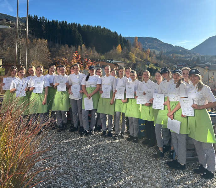 Elisabethinum St. Johann feiert erfolgreichen Abschluss der Vegan-Vegetarischen Fachkraft Ausbildung